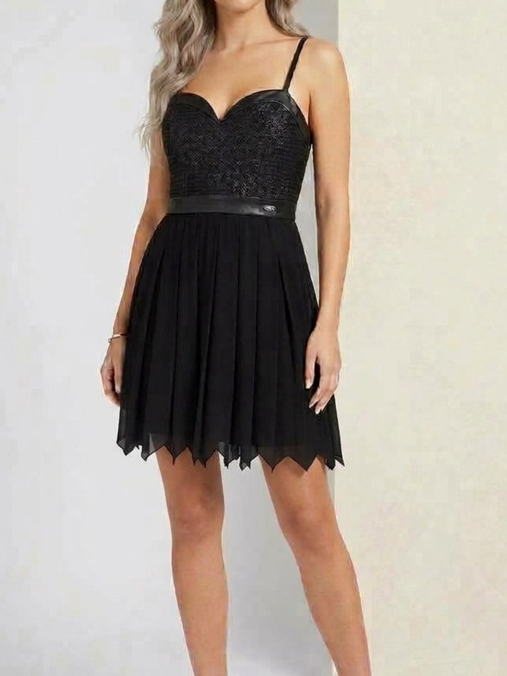 GUESS Mixed Media Faux Leather Trim Pleated Mini Dress – Size 6